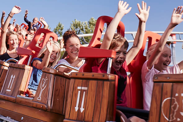 Gæster prøver Den-Vilde-Hønsejagt